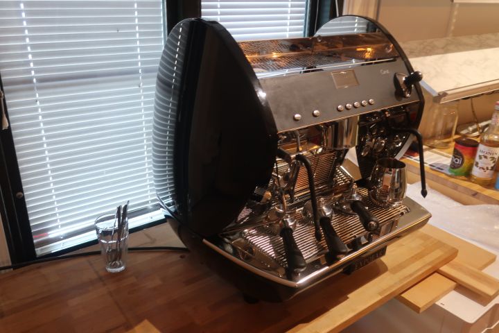 581021-5 Espresso machine, EXPOBAR CARAT 1GR TS black