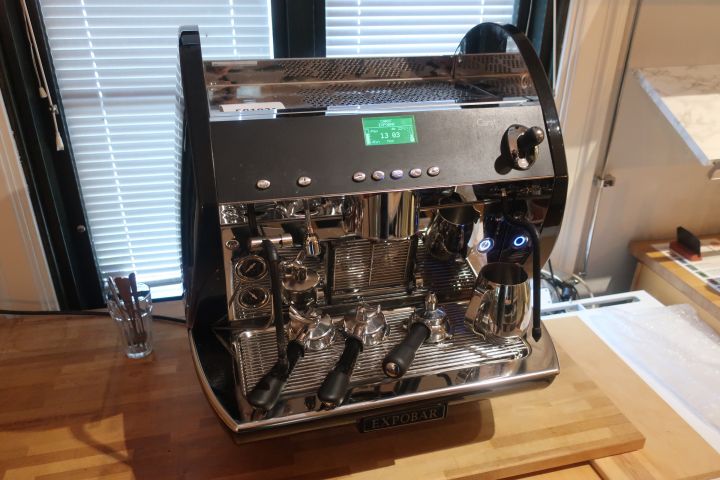 581021-8 Espresso machine, EXPOBAR CARAT 1GR TS black