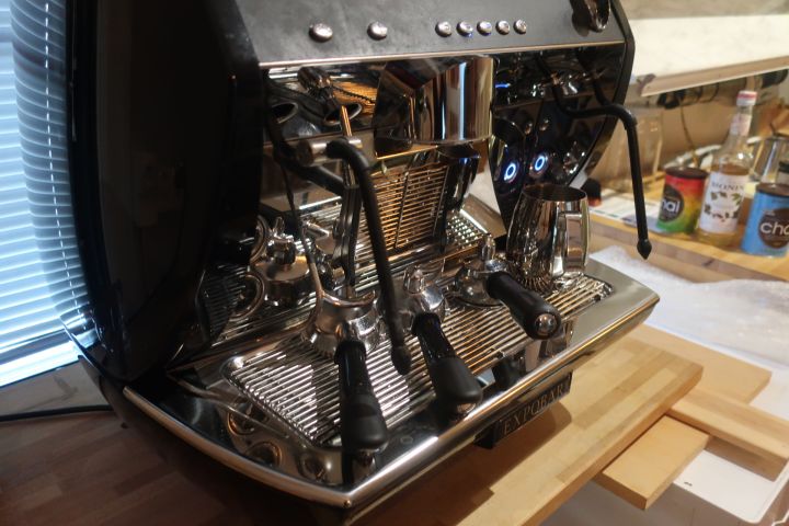 581021-2 Espresso machine, EXPOBAR CARAT 1GR TS black