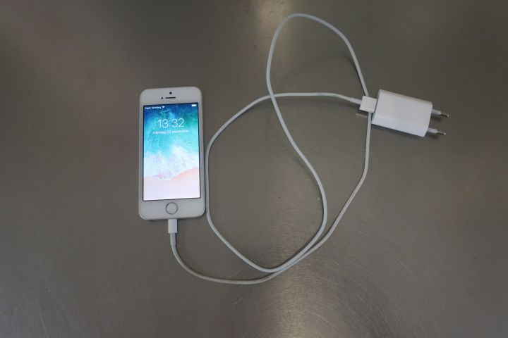 581039-9 Smartphone, Iphone SE 32gb