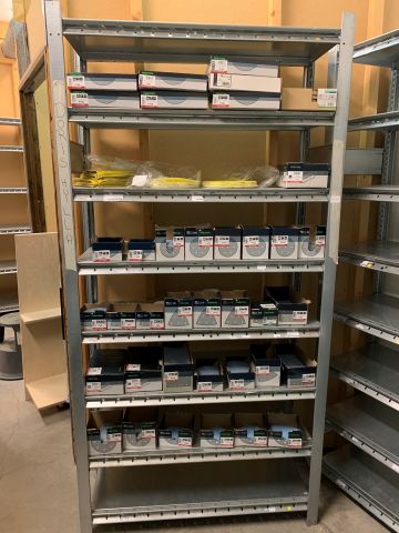 559868-1 Abrasive material including storage shelf