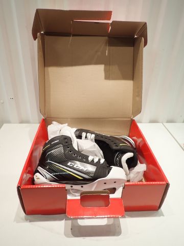 575867-1 Skates CCM 9060 Goalie Size: 42/43