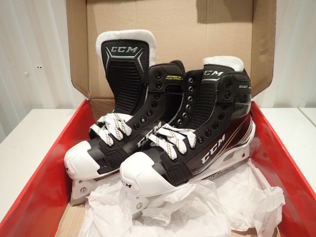 575867-3 Skates CCM 9060 Goalie Size: 42/43