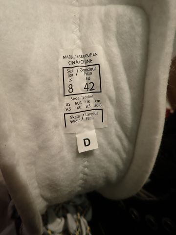 575867-5 Skates CCM 9060 Goalie Size: 42/43