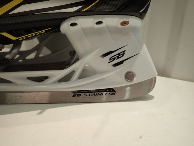 575886-3 Skates CCM 6092 Size: 40.5