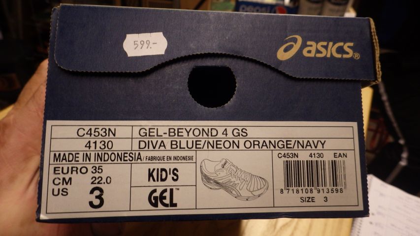 505838-3 Asics size 35