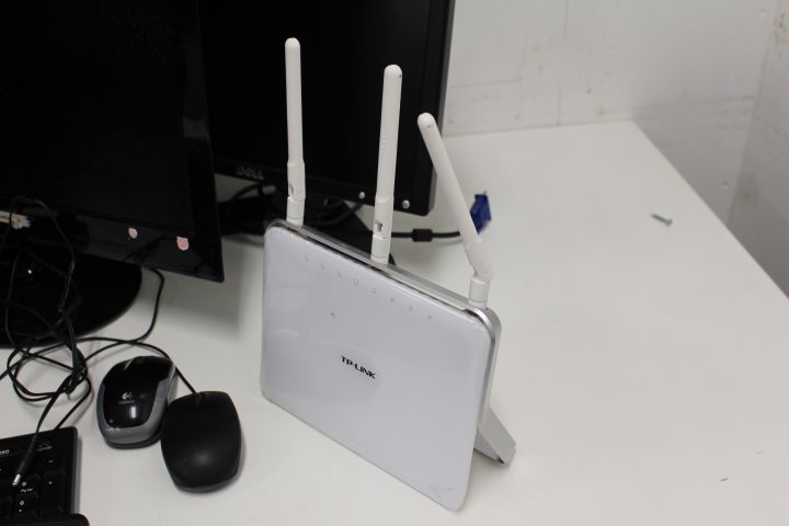 550479-15 Computer packages - HP Prodesk and Dell Optiplex 3010 with 3 screens etc.