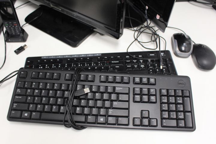 550479-20 Computer packages - HP Prodesk and Dell Optiplex 3010 with 3 screens etc.