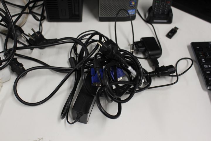 550479-23 Computer packages - HP Prodesk and Dell Optiplex 3010 with 3 screens etc.