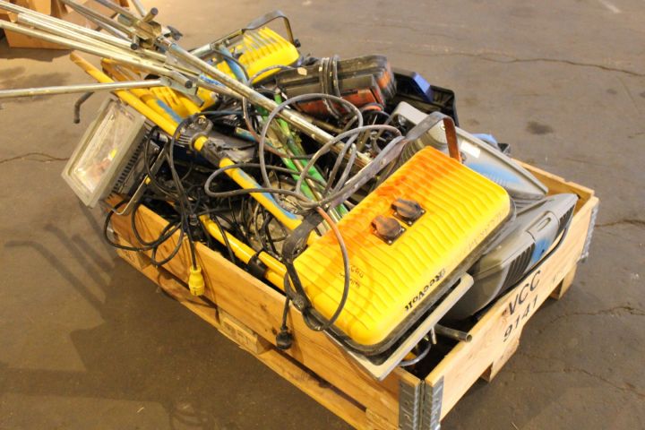 594871-2 Arbetsbelysning LED och halogen, 17st