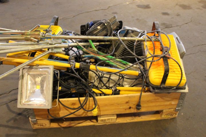 594871-3 Arbetsbelysning LED och halogen, 17st