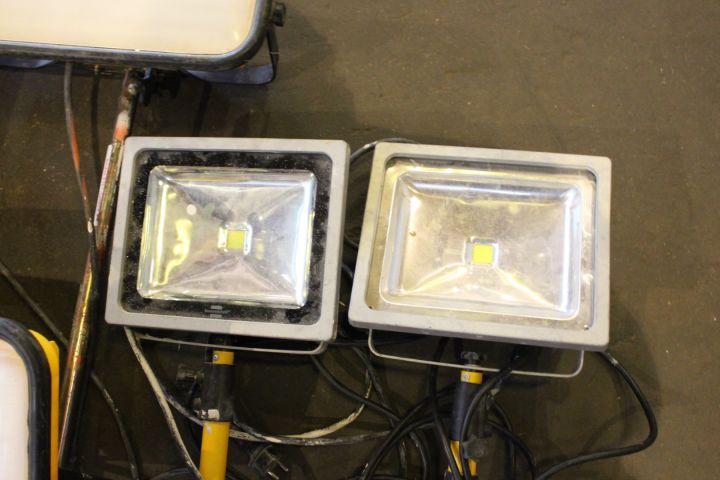 594871-5 Arbetsbelysning LED och halogen, 17st
