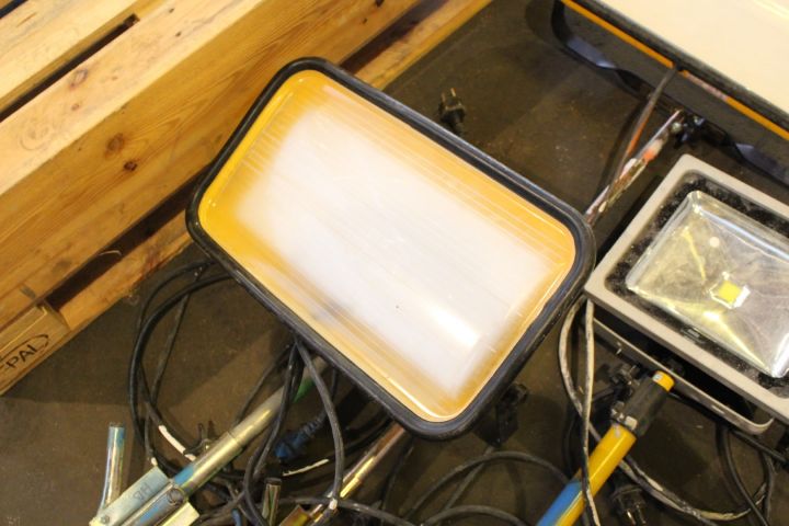 594871-6 Arbetsbelysning LED och halogen, 17st