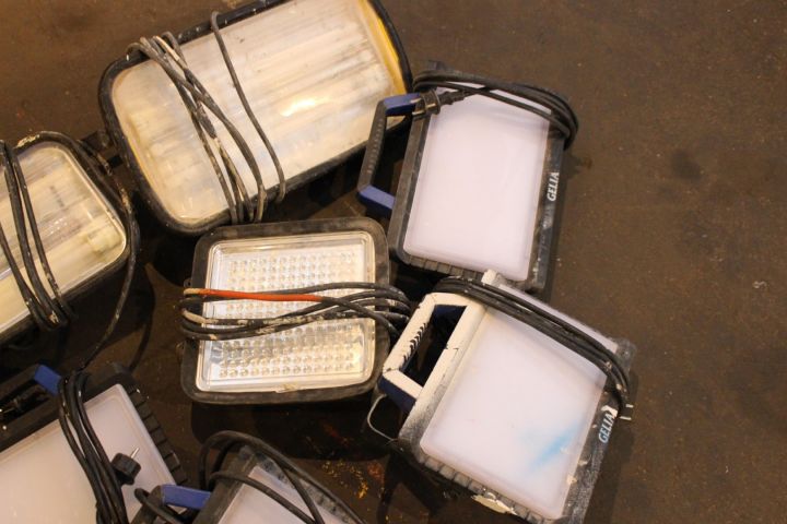 594871-14 Arbetsbelysning LED och halogen, 17st