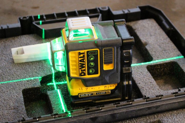 594878-2 Korslaser Dewalt DCE089G