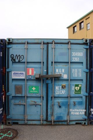 594935-1 Container 20-fot med innehåll, skruv, kablage m.m.