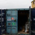 594935-19 Container 20-fot med innehåll, skruv, kablage m.m.