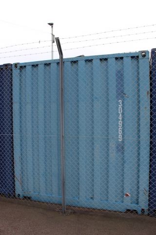 594935-20 Container 20-fot med innehåll, skruv, kablage m.m.