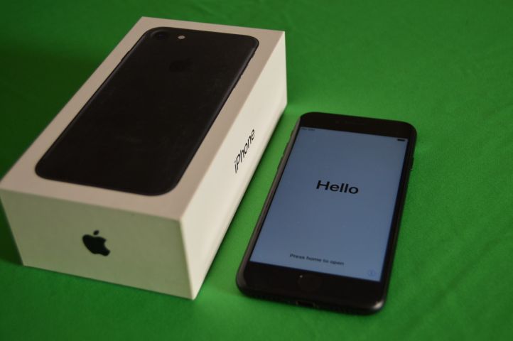 593687-1 iPhone 7 Black 32GB