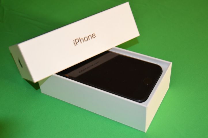 593687-5 iPhone 7 Black 32GB