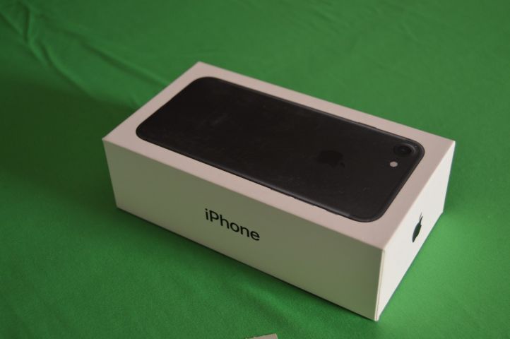 593687-6 iPhone 7 Black 32GB