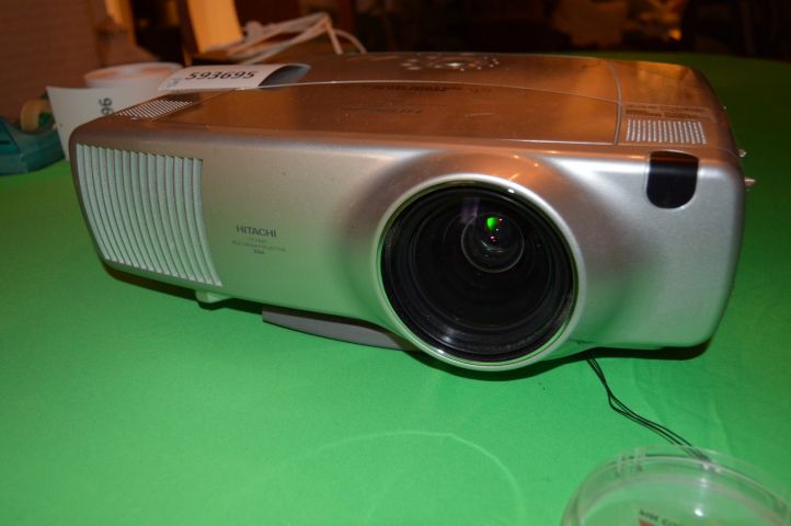 593695-2 Projector Hitachi CP-X885