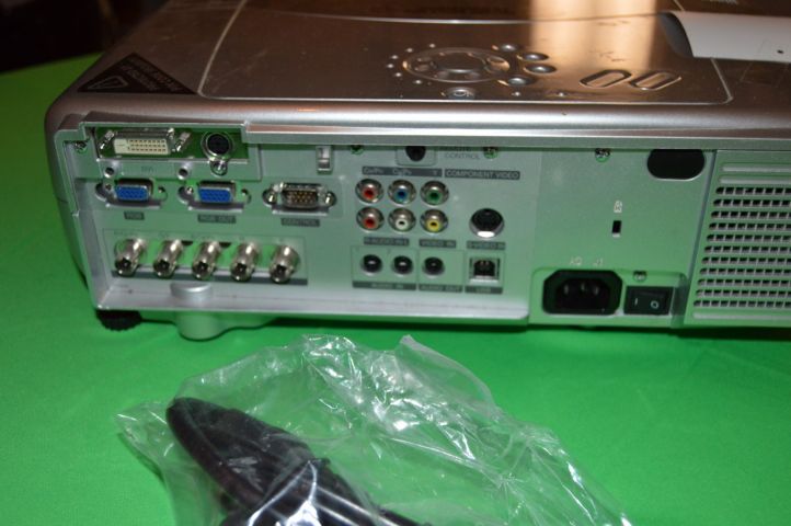 593695-4 Projector Hitachi CP-X885