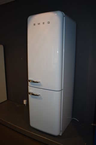 571772-3 Refrigerator / freezer 60 cm Smeg FAB32RAZN1