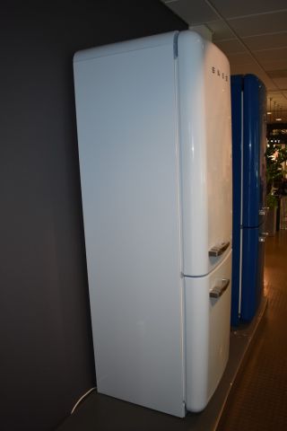 571772-4 Refrigerator / freezer 60 cm Smeg FAB32RAZN1