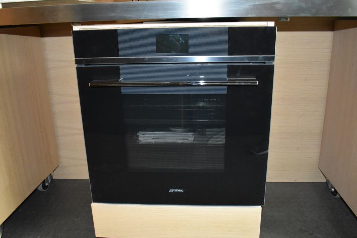 571795-3 Multifunction oven with pyrolysis 60 cm Smeg SFP6104TVN