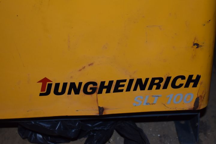 571138-5 Jungheinrich SLT 100 JH charger