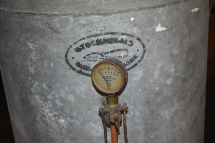 571143-3 Hydrofor 300L Stockholm galvanizing plant