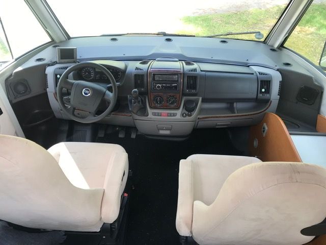 609292-18 Camper van LMC Liberty 690 EOG422 - 08