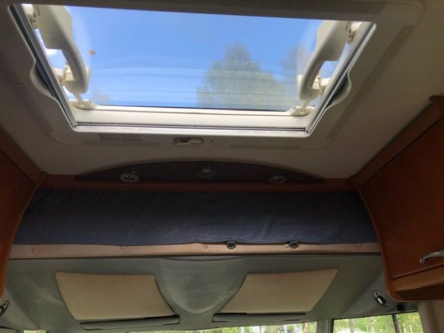 609292-32 Camper van LMC Liberty 690 EOG422 - 08