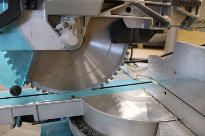 591255-8 Cutting saw with saw table Makita WST01