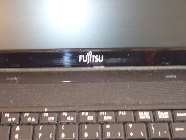 520036-2 Fujitsu Lifebook AH531