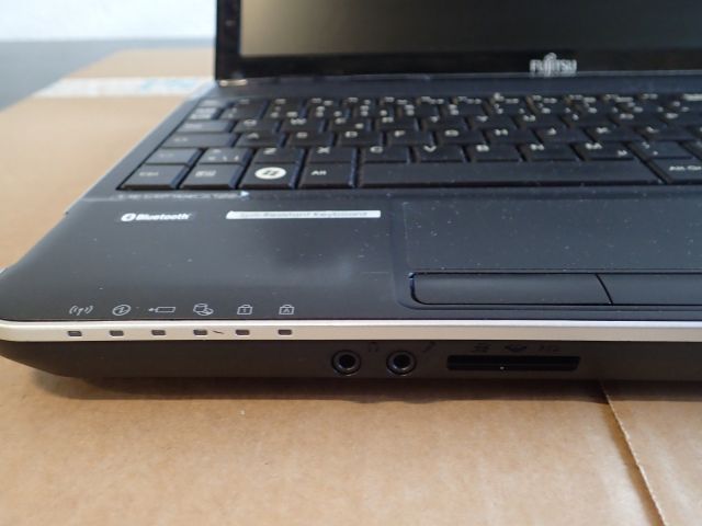 520036-5 Fujitsu Lifebook AH531