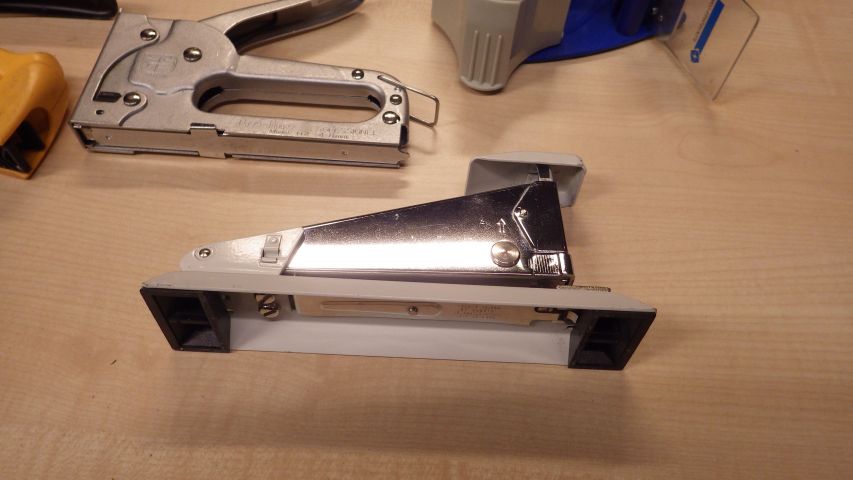 505909-3 Price tag + stapler