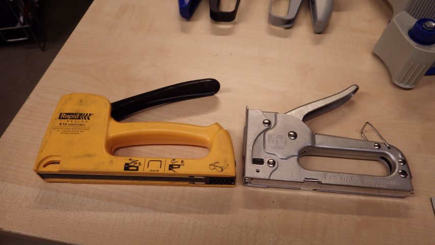 505909-4 Price tag + stapler