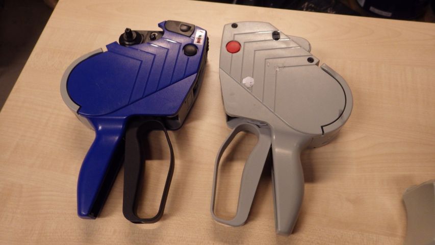 505909-6 Price tag + stapler