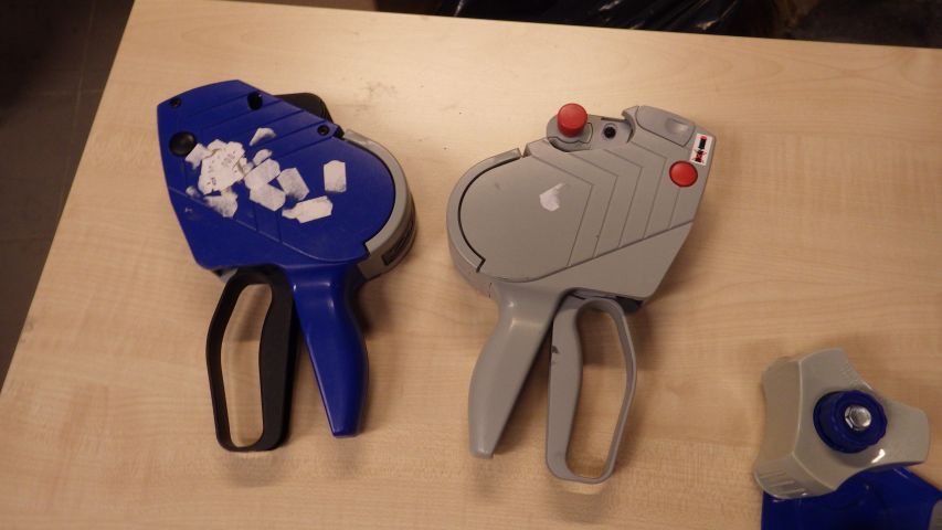 505909-7 Price tag + stapler