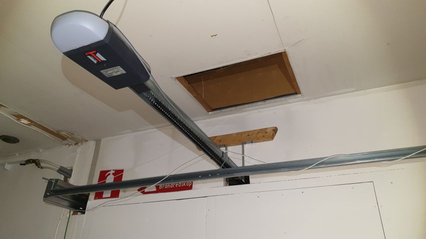 542197-5 Roof sliding door motor-driven, aluminum