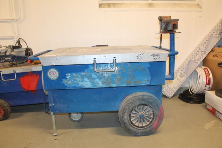 602737-1 Tool trolley with vice 127x74x73