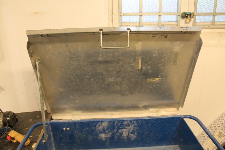 602737-6 Tool trolley with vice 127x74x73