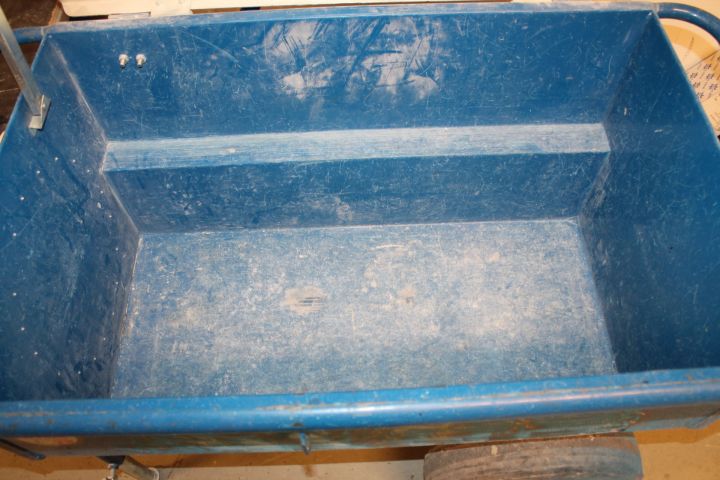 602737-5 Tool trolley with vice 127x74x73