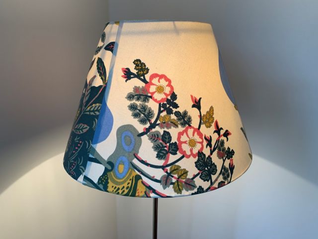 560337-2 Floor lamp Ewå G9 with Josef Frank screen