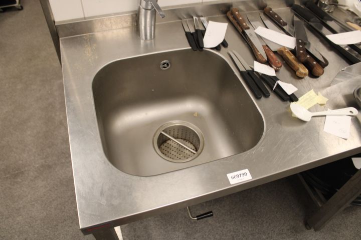 609790-2 Diskbänk/arbetsbänk med ho  i rostfritt stål 260cm