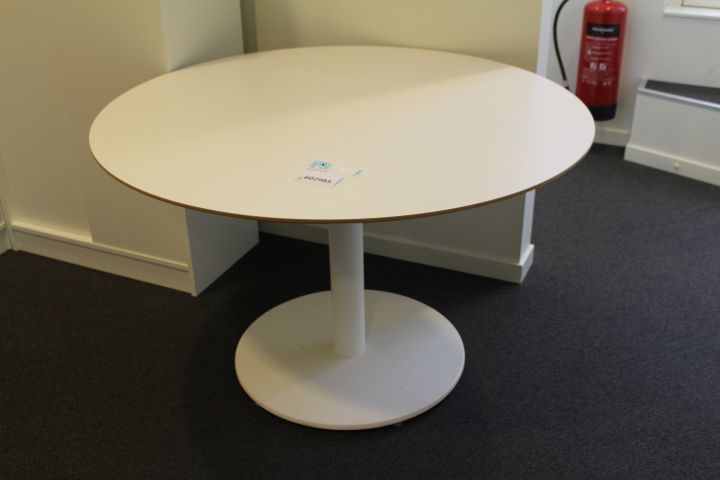 602985-1 1 round table