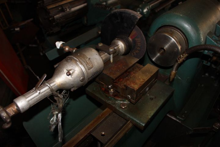 612512-4 Svarv med kapmaskin Blomqvist R22/25