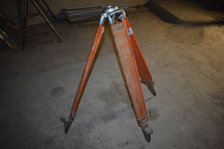 571346-2 Tripod for measuring equipment